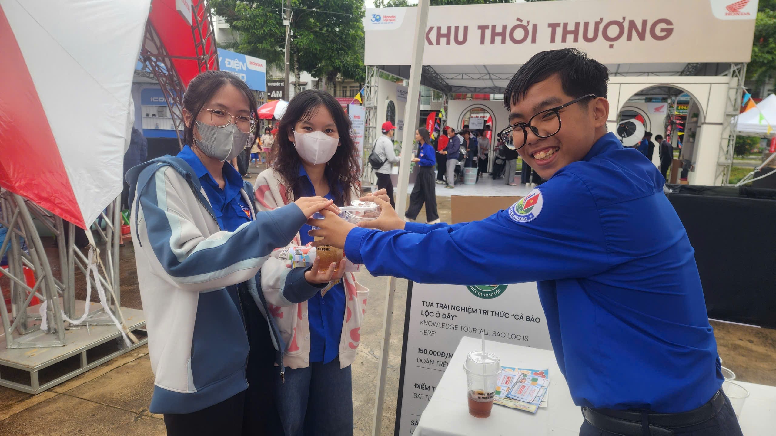Bách Vị B’Lao đồng hành cùng Honda Bảo Khánh trong chương trình “Cả nhà kết nối – Vạn niềm vui” 3 z7886482931703 50d58d0e8832c226d0c2d0875b14f496